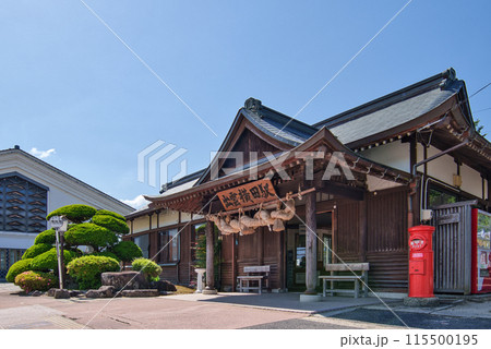 〈島根県〉出雲横田駅〜社殿造りの駅舎 115500195