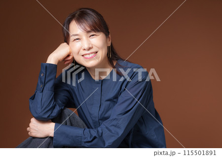 女性　ポートレート 115501891