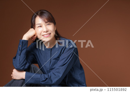 女性　ポートレート 115501892