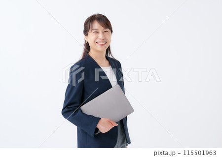 女性 ノートパソコン 女性 ノートパソコン 115501963