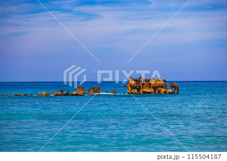 小笠原諸島 境浦海岸の沈没船 小笠原諸島 境浦海岸の沈没船 115504187