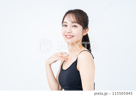 若い女性のビューティ 115505945