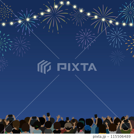 花火を見る観客と打ち上げ花火 115506489