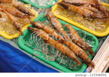 魚市場の海老　 115506958