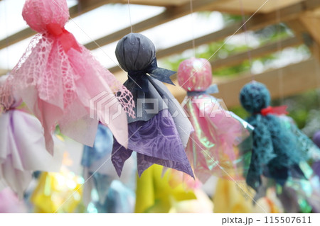 神社のカラフルなてるてる坊主 神社のカラフルなてるてる坊主 115507611