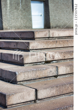 レンガ調の階段 レンガ調の階段 115507612