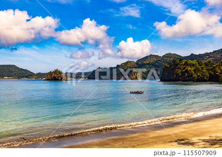 小笠原諸島・父島　扇浦海岸から望む風景 115507909