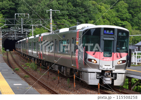 山陽本線直通の伯備線227系Urara（6両編成：備中高梁→相生行） 115508258