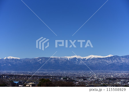 甲府市越しに南アルプスを眺める 115508929
