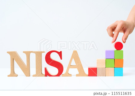 「NISA」と並べられたアルファベットの木製ブロック 115511635