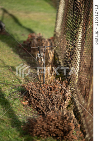 Elementary electrical grounding when working on an electrical transmission line. 115512713