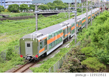 東海道本線　貨物支線　桜木町－東高島　JR貨物　DD200-4（愛知）＋E233系0番台　グリーン車 115513511