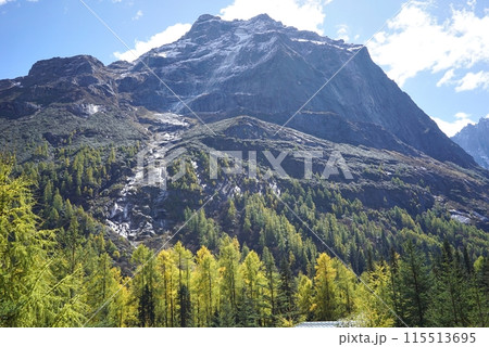 The Autumn in Siguniang Mountain at west of the capital city of Chengdu in Xiaojin country ,Sichuan ,China 115513695