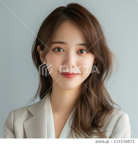 スーツを着た女性 115516672