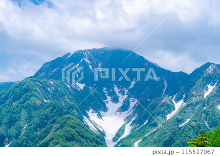 【山岳素材】小遠見山から見る雲海と白馬三山【長野県】 115517067