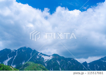 【山岳素材】小遠見山から見る雲海と白馬三山【長野県】 115517081