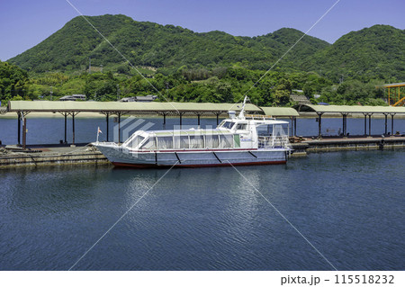 生口島　瀬戸田港桟橋　かがやき5号　広島県尾道市 115518232