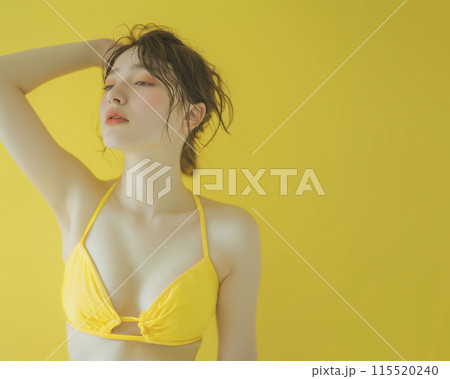 水着姿の日本人女性 115520240