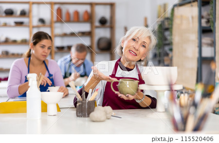 lady and her pottery works 115520406