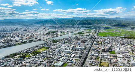 晴天の初夏、高知市五台山上空からのぞむ、高知市街ドローン空撮 晴天の初夏、高知市五台山上空からのぞむ、高知市街ドローン空撮 115520821