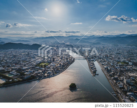 晴天の初夏、高知市五台山上空からのぞむ、高知市街ドローン空撮 115520825