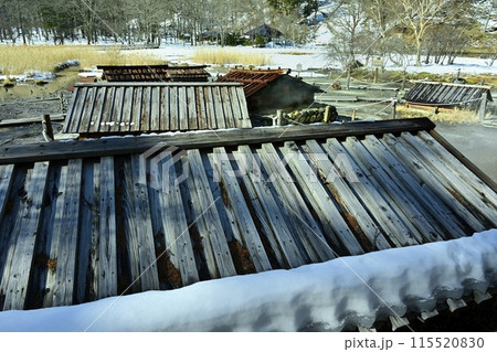冬の奥日光湯元温泉源泉小屋 115520830