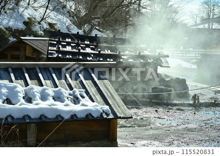 冬の奥日光湯元温泉源泉小屋 115520831