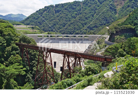 南阿蘇鉄道の立野橋梁と建設中の立野ダム 115521030