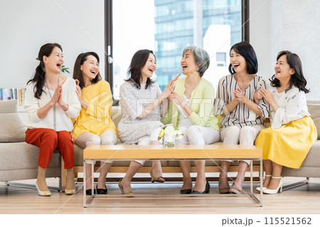 ミドルの女性の女子会 115521562