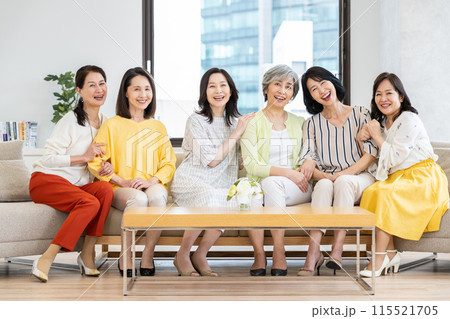 ミドルの女性の女子会 115521705