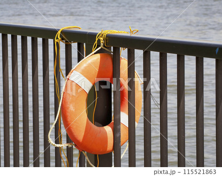 救命浮き輪 115521863