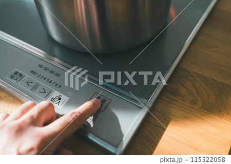 IHクッキングヒーターの電源ボタン 115522058