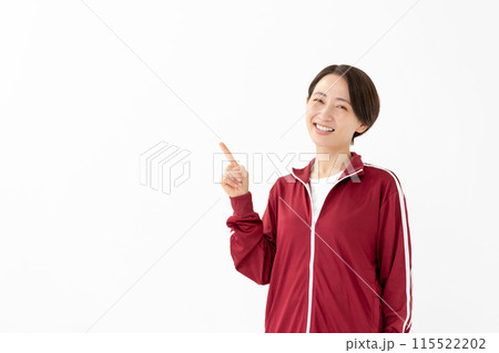 ジャージの女性　指差し 115522202