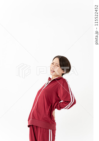 ジャージの女性 腰痛 ジャージの女性 腰痛 115522452