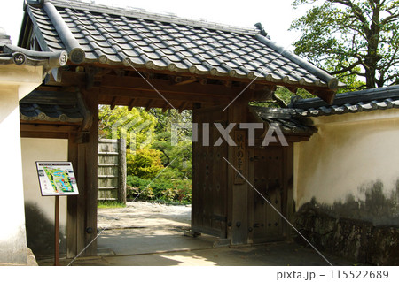姫路城西御屋敷跡庭園「好古園」 流れの平庭 入口の門 姫路城西御屋敷跡庭園「好古園」 流れの平庭 入口の門 115522689