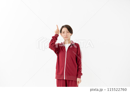 ジャージの女性　指差し　誇大広告 115522760