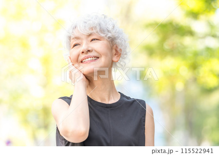 シニア女性　ポートレート 115522941