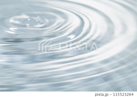 水面に落ちる水滴. 115523264