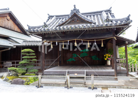 倉敷美観地区の阿智神社の神楽殿、能舞台 倉敷美観地区の阿智神社の神楽殿、能舞台 115524119