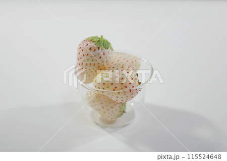 小粒の白いちご20240306 小粒の白いちご20240306 115524648