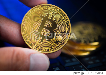 close up golden bitcoin close up golden bitcoin 115525081