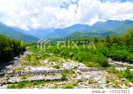 甲斐駒大橋／大武川より上流方向を望む(山梨県北杜市)【2024.6】 115525421