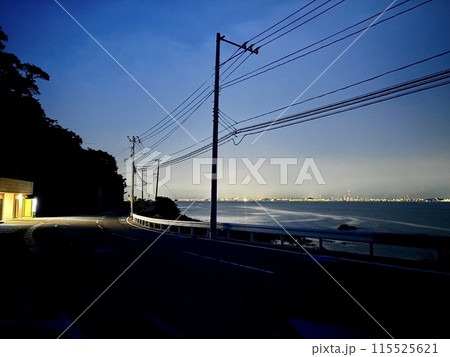 海に沈む夕日 115525621
