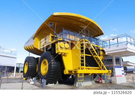 こまつの杜の展示車　ダンプトラック 930E 115526820