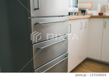 冷蔵庫の引き出しドア 115526928