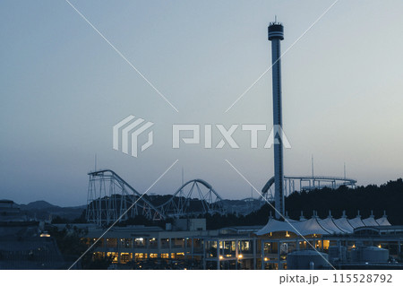 八景島シーパラダイス　フリーホールとジェットコースターの見える風景 115528792