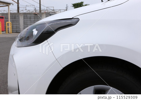 ヤリスのヘッドライト 115529309