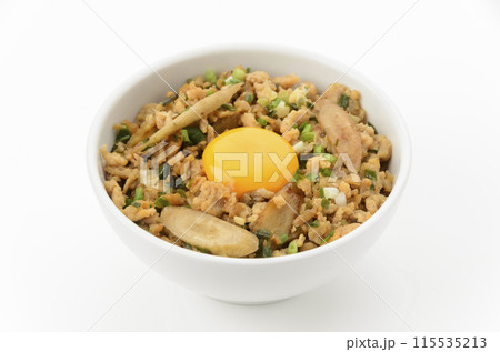 ごぼう入り鶏そぼろ丼卵黄のせ ごぼう入り鶏そぼろ丼卵黄のせ 115535213