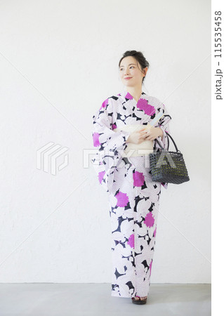 浴衣を着た女性 115535458