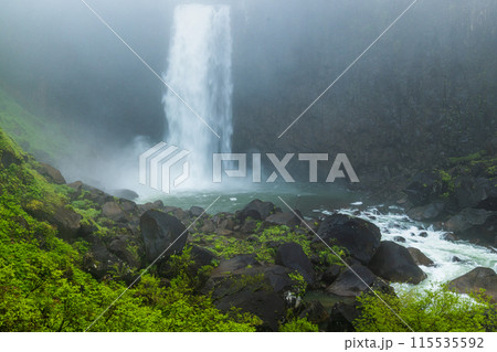 【新潟県_妙高市_苗名滝】四季通じさまざまな渓谷美を楽しめる苗名滝 【新潟県_妙高市_苗名滝】四季通じさまざまな渓谷美を楽しめる苗名滝 115535592